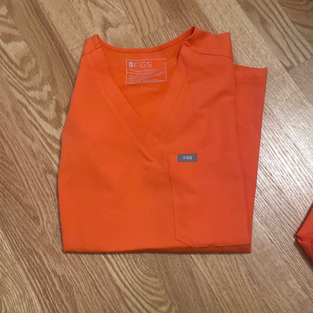 Sunset orange Catarina scrub top